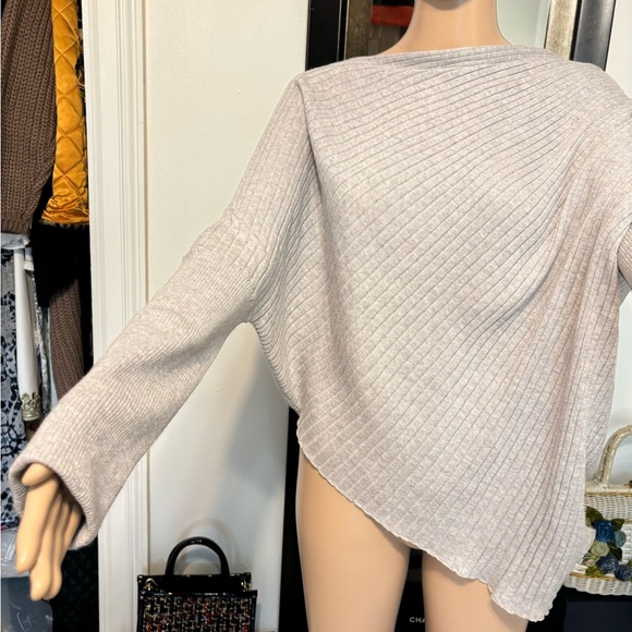 St John Gray Ribbed Asymmetrical Pullover Soft Wool Sweater Size Large - Picture 7 of 13